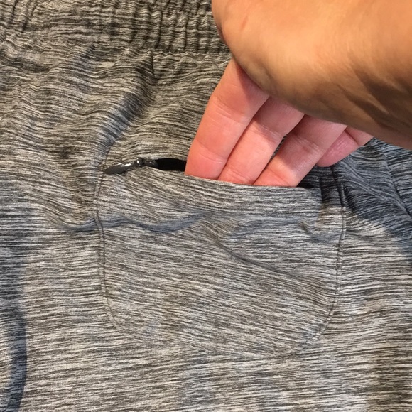 The North Face gray cropped joggers size Large - Picture 6 of 6